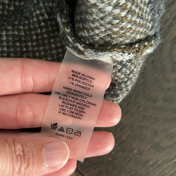 Vince Camuto Camo Sweater in Gray/Green size large - Picture 5 of 7